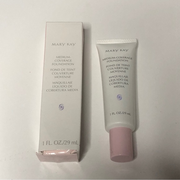 Mary Kay medium coverage foundation and tinted moisturizer in bronze - Picture 5 of 6